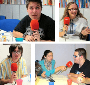 Grupo de cibercorresponsales participando en Radio 3