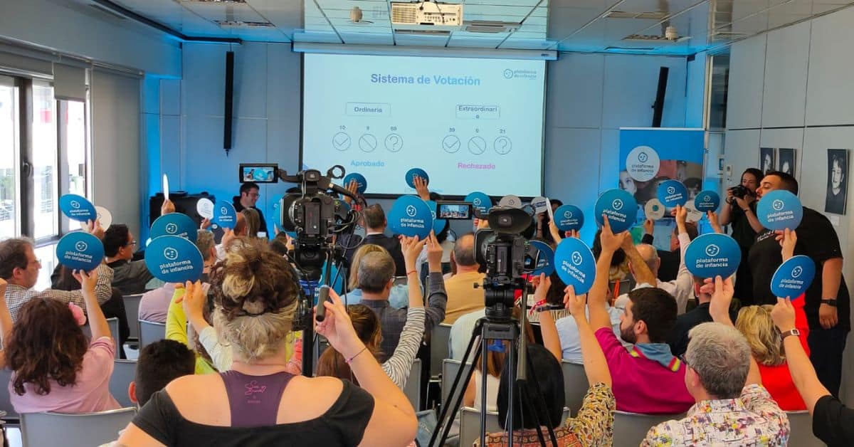Votaciones durante la Asamblea General Ordinaria de la Plataforma de Infancia